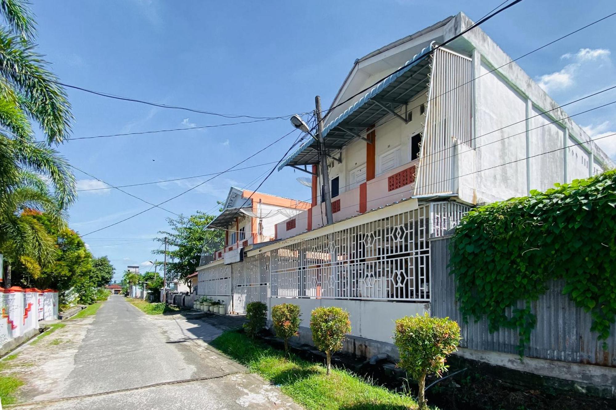 Amira House Kisaran Redpartner Hotel Exterior foto